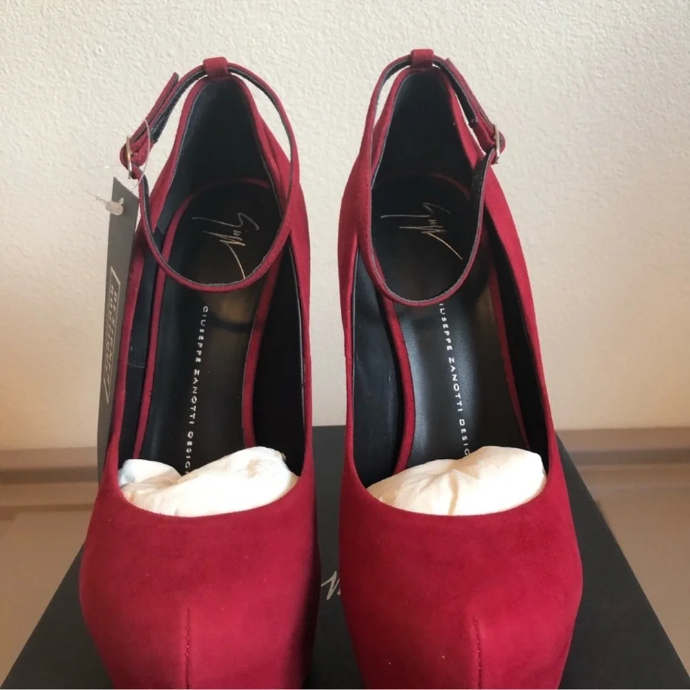 Giuseppe Zanotti Sculpted Wedges NIB 39.5